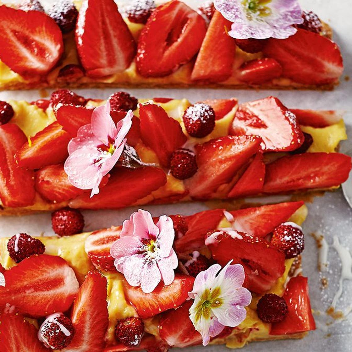Jamie Oliver's strawberry slice