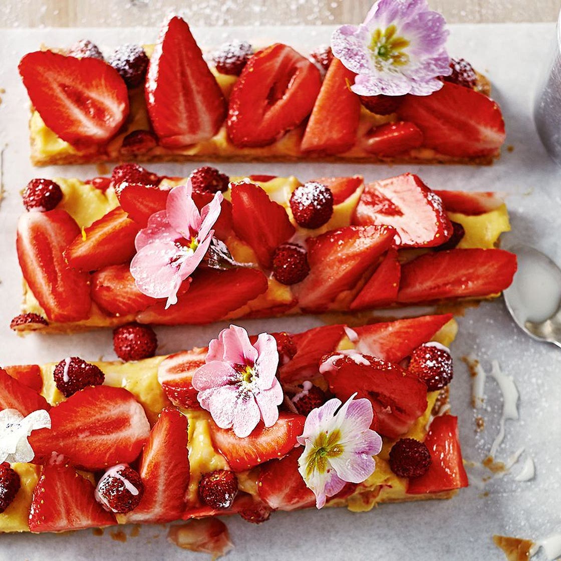 Jamie Oliver's strawberry slice