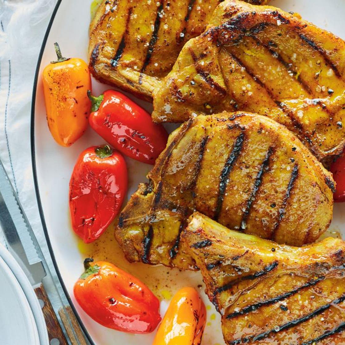 Côtelettes de porc grillées au curcuma et au miel