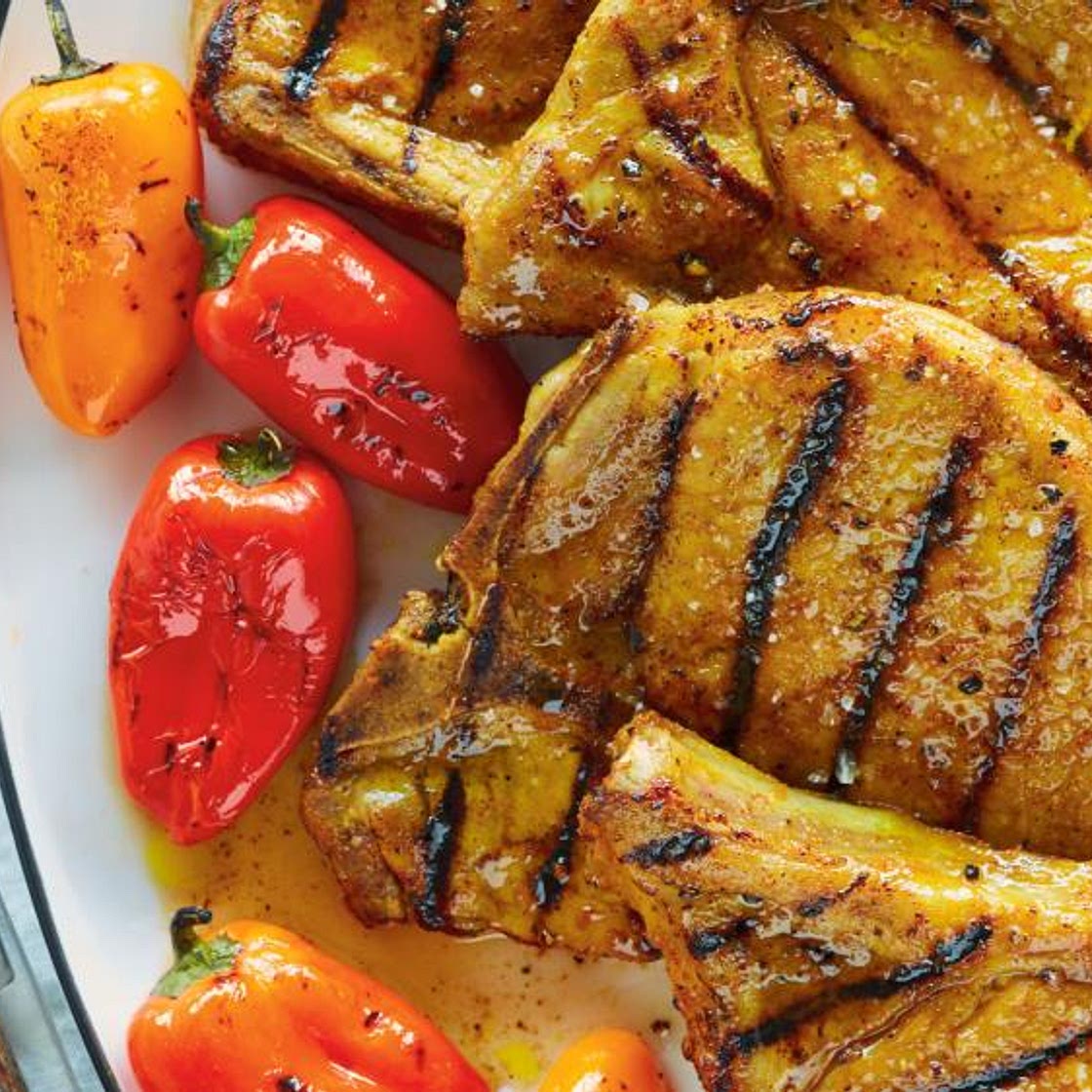 Côtelettes de porc grillées au curcuma et au miel