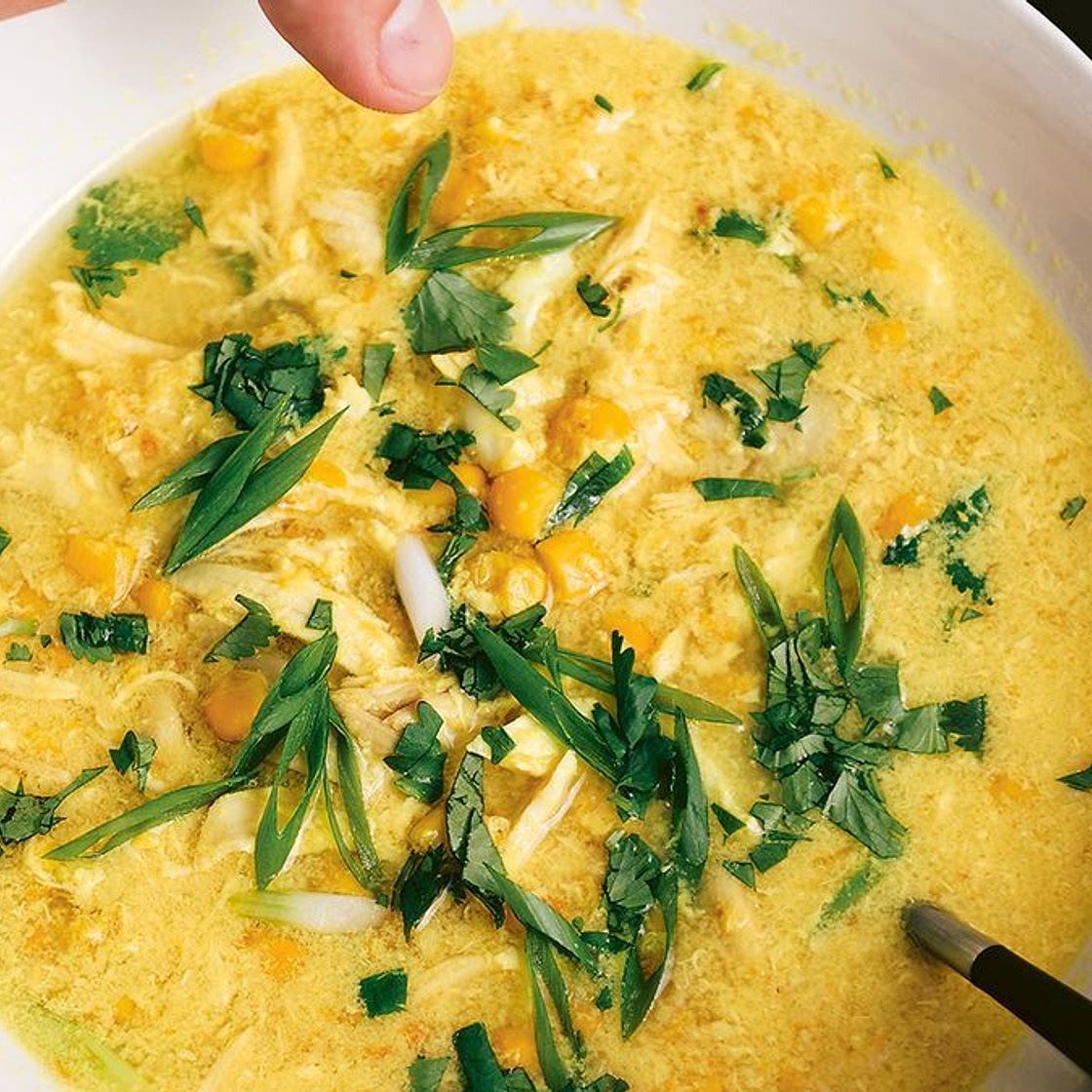 Chinese chicken and corn egg-drop soup