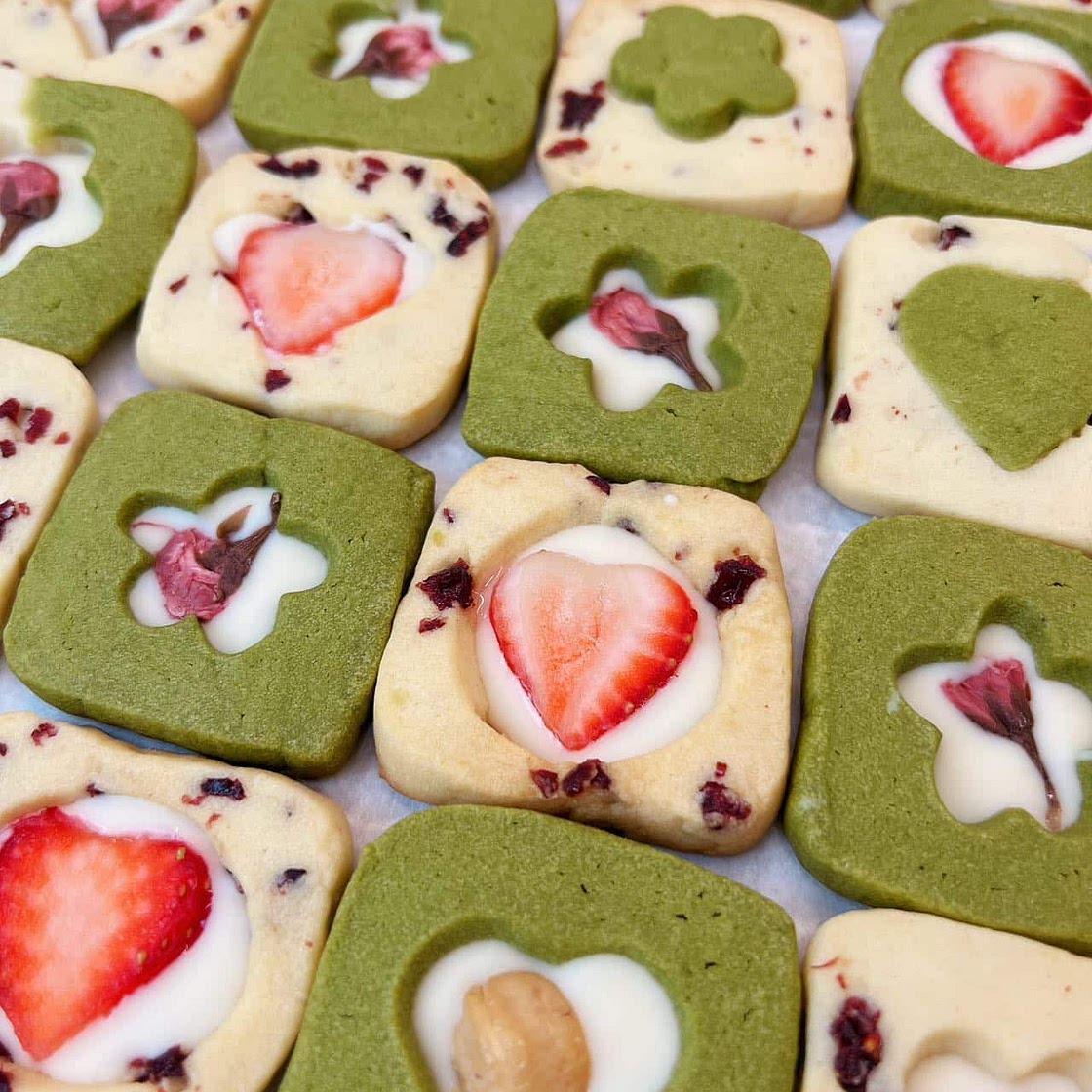 Cranberry and Matcha Cookies (with white chocolate filling)