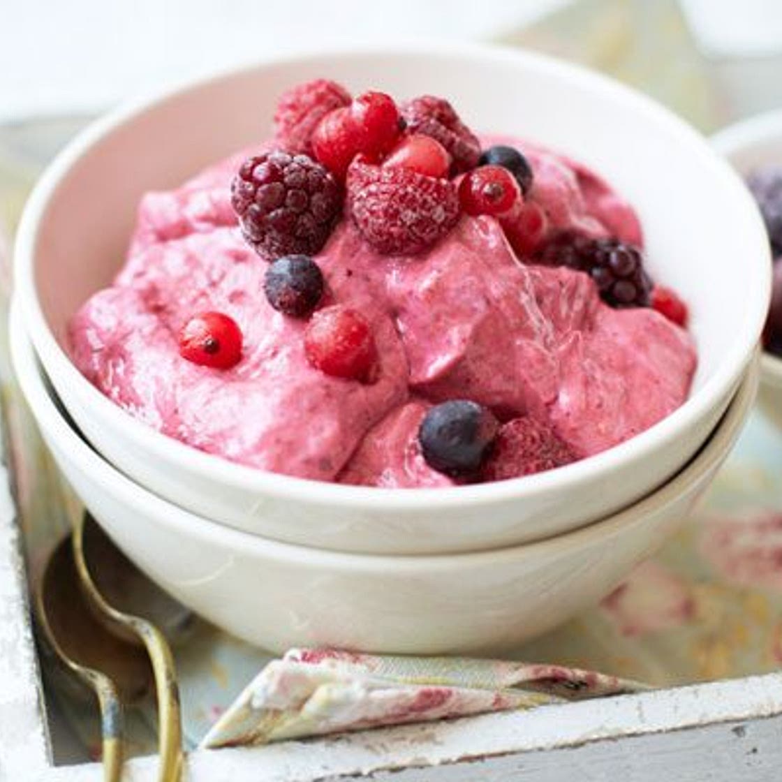 Instant frozen berry yogurt