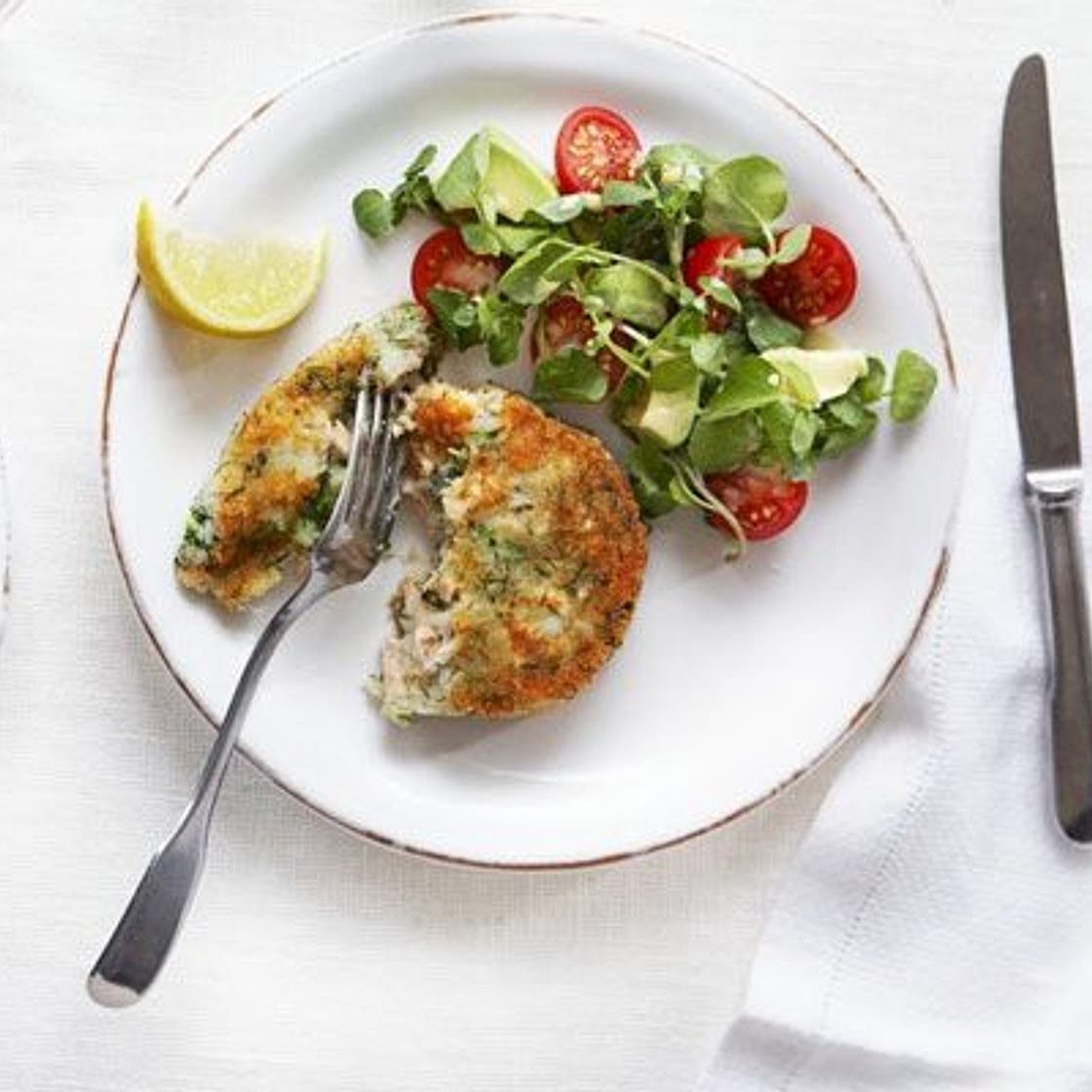 Salmon & broccoli cakes with watercress, avocado & tomato salad