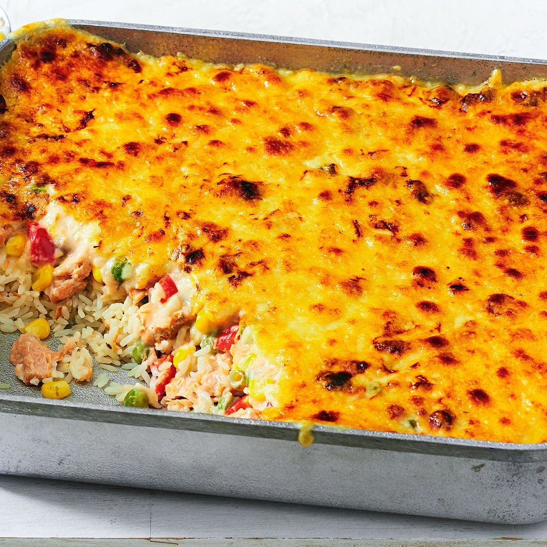 10-minute cheesy salmon rice bake recipe