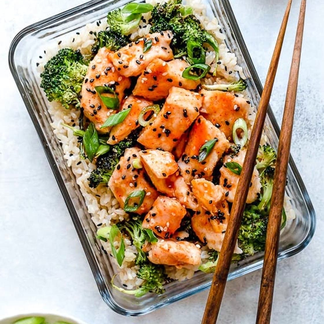 Honey Sriracha Chicken and Broccoli Meal Prep Bowls