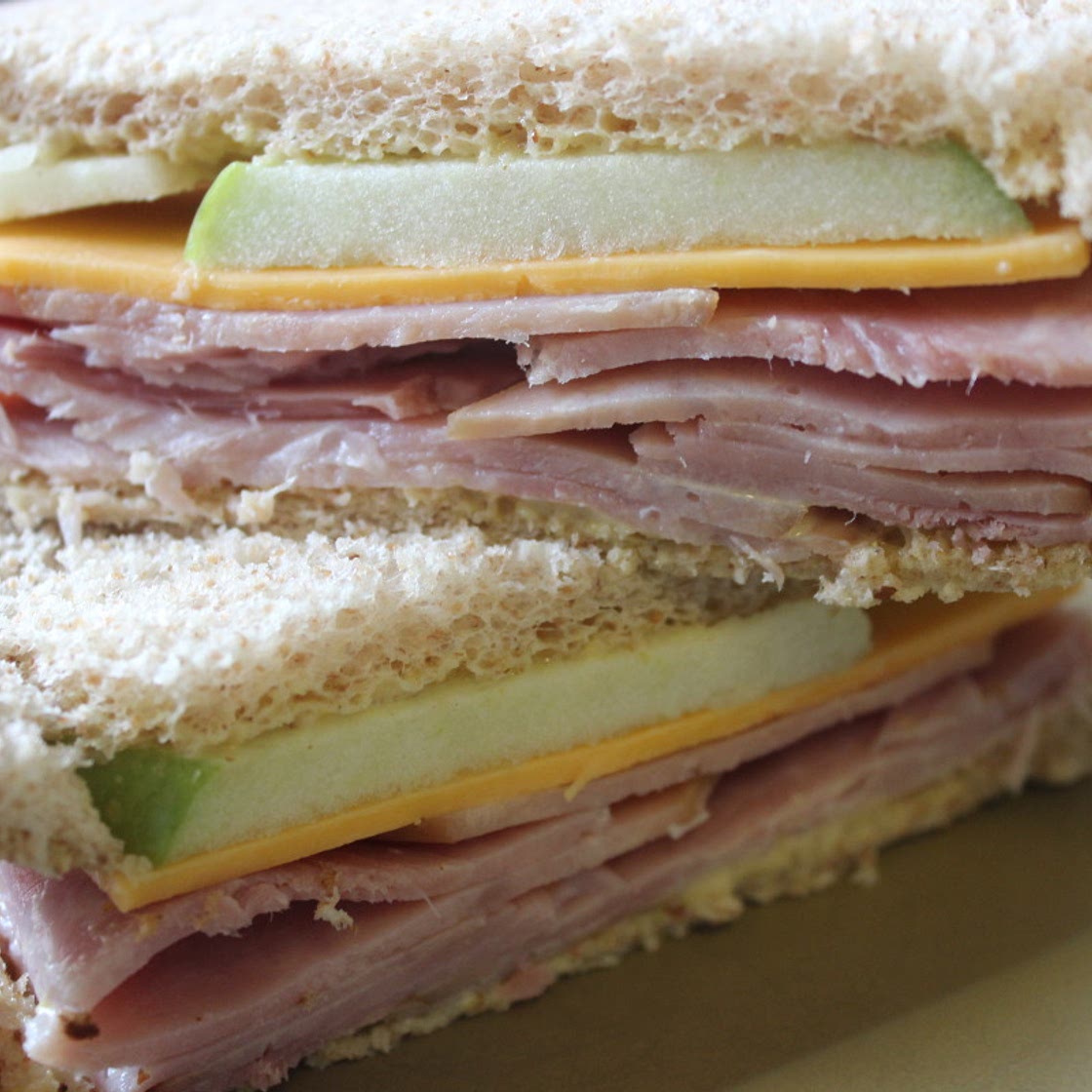 Cheddar - Apple & Ham Sandwich