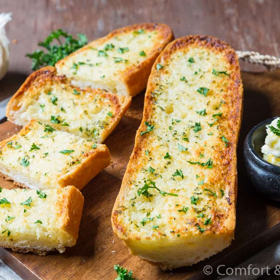 Steakhouse Style Garlic Bread
