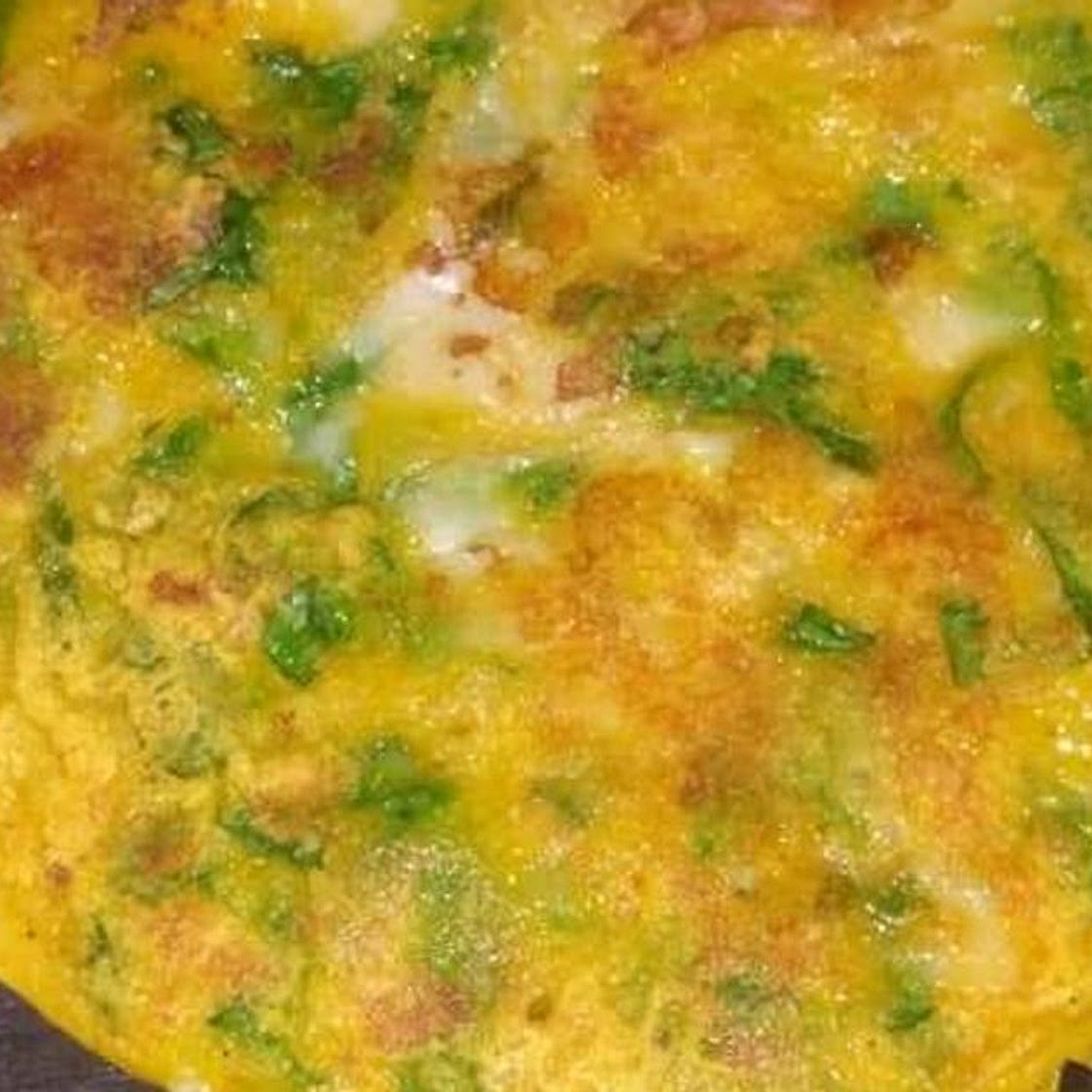 तवा पालक चीज़ चीला (Tava Palak Cheese Chilla Recipe In Hindi)