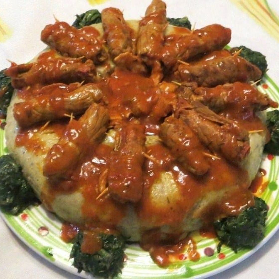 Polenta taragna con involtini in salsa