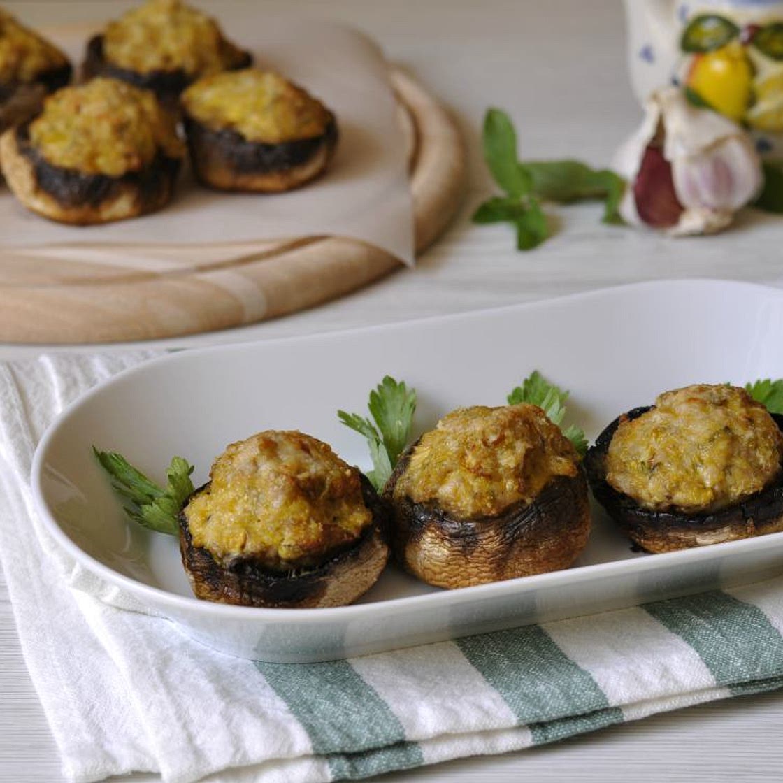 Funghi ripieni di carne al forno