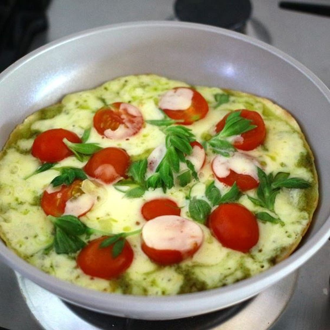 간단 브런치 : 간단 페스토 피자, 간단 프리타타