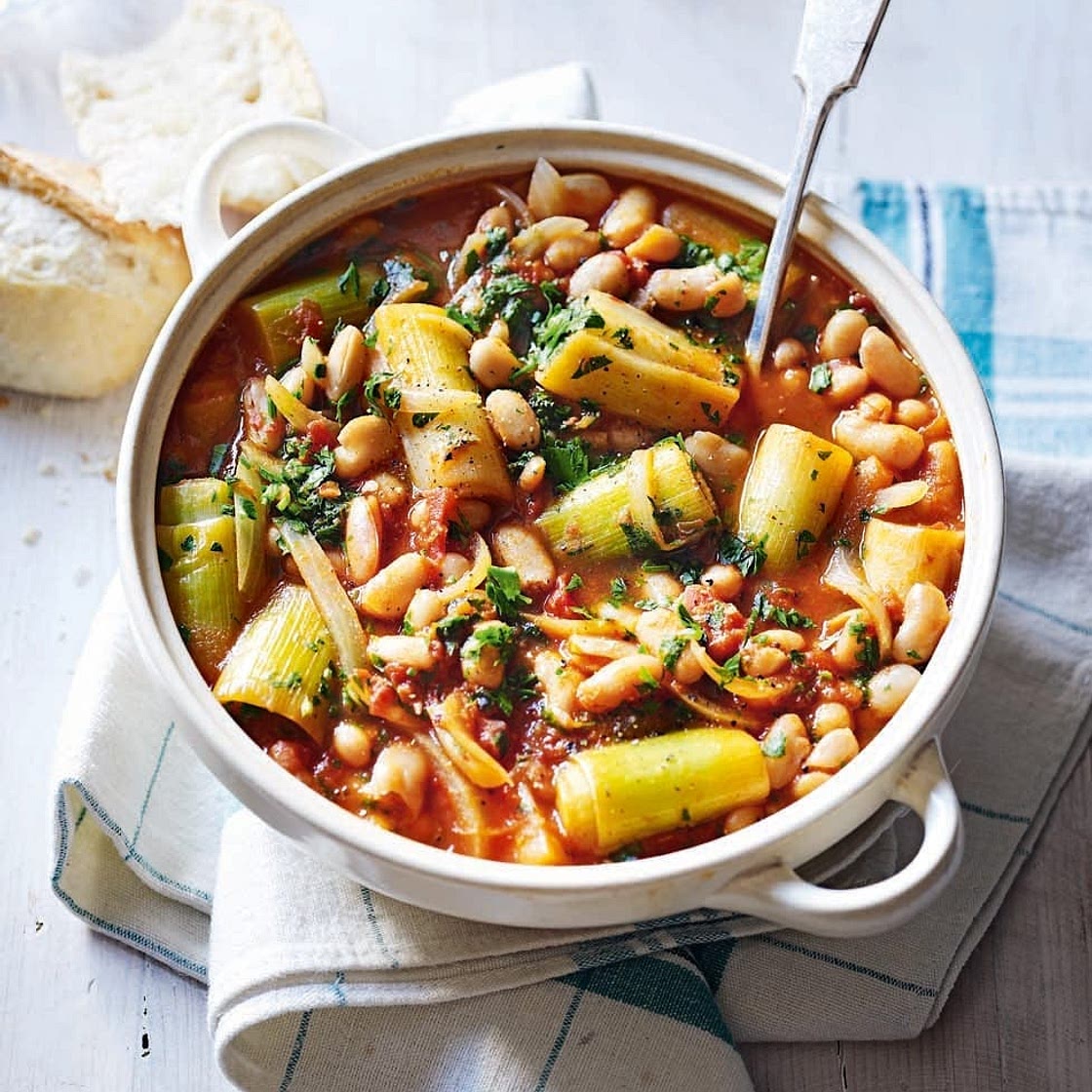 Spicy leek and white bean stew