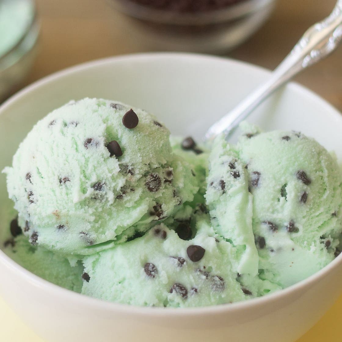 Easy Mint Chocolate Chip Ice Cream