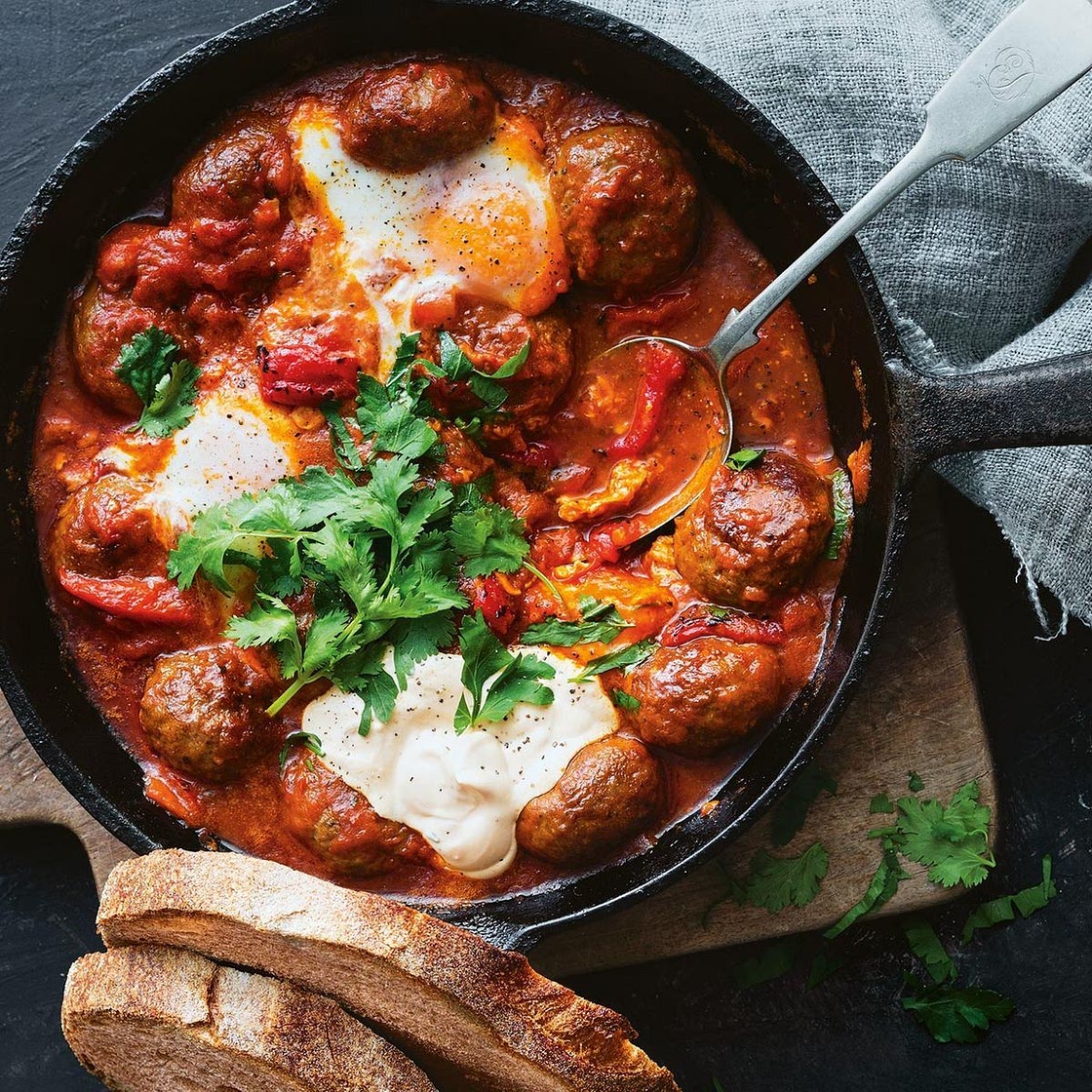 Spicy tomato and capsicum meatball shakshuka