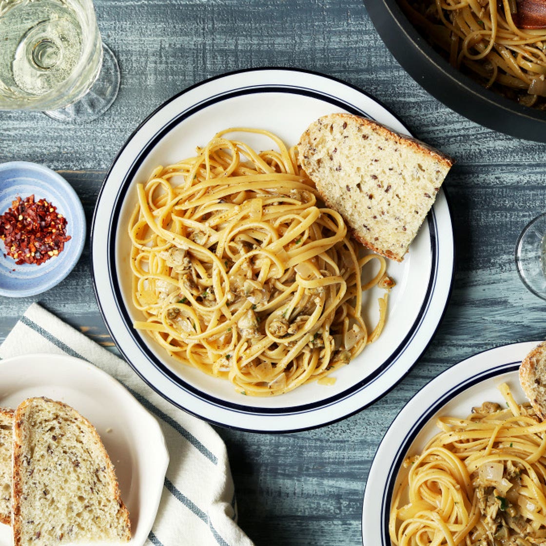 Old-fashioned Linguine with White Clam Sauce