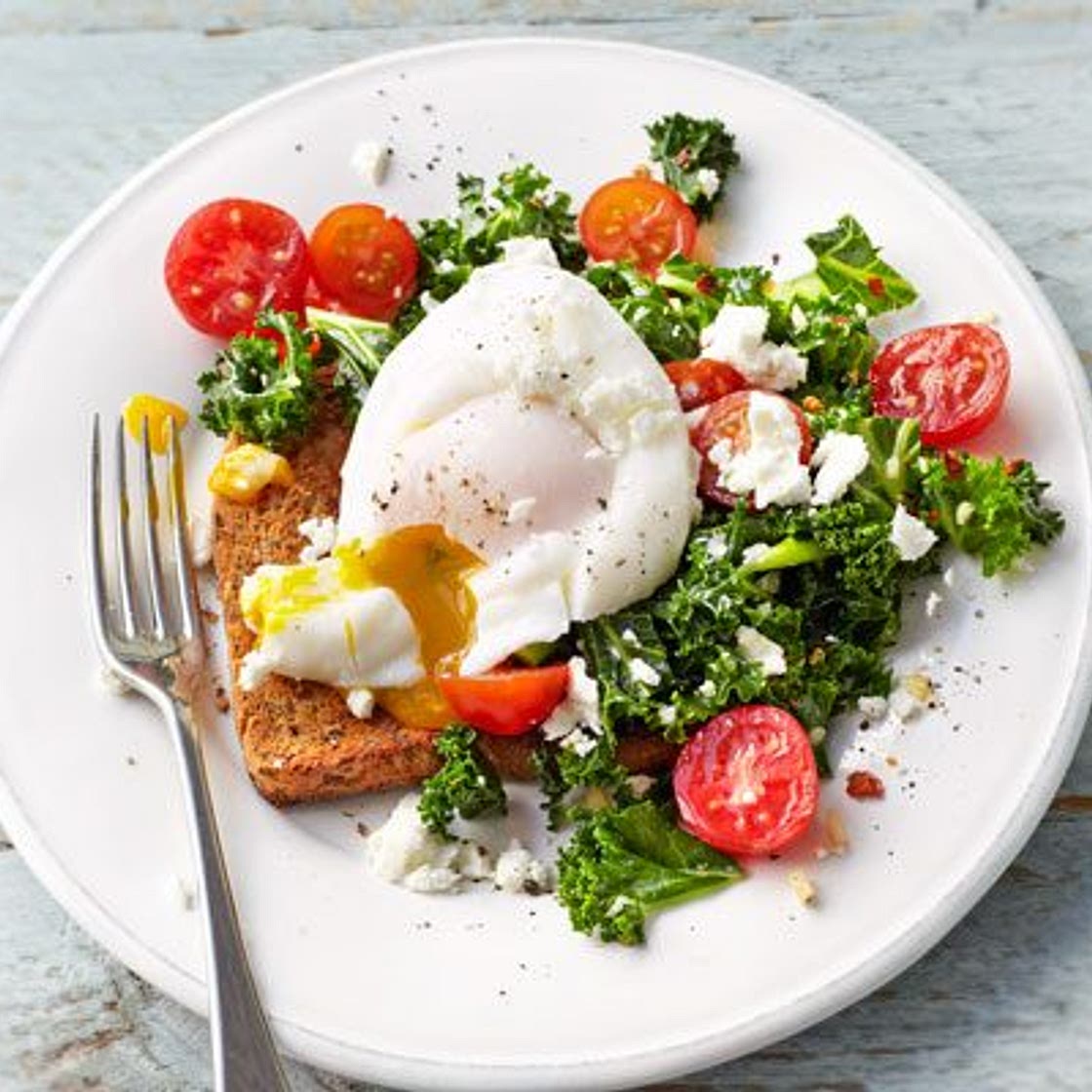 Kale, tomato & poached egg on toast