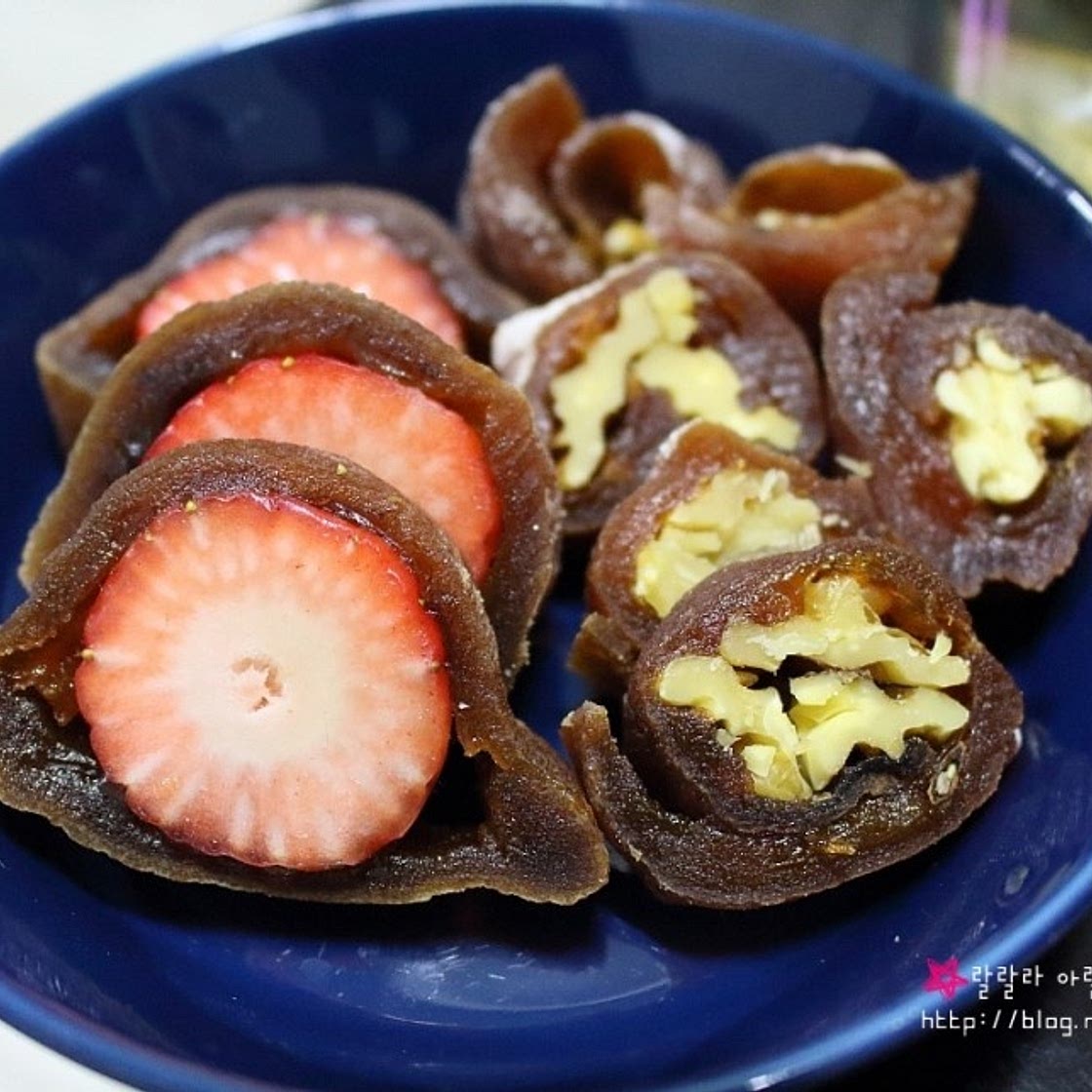 (홈 디저트) 곶감 딸기 말이 - 곶감 디저트