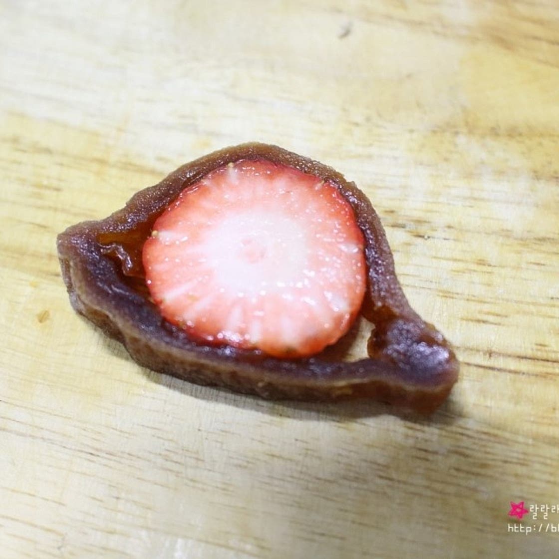 (홈 디저트) 곶감 딸기 말이 - 곶감 디저트