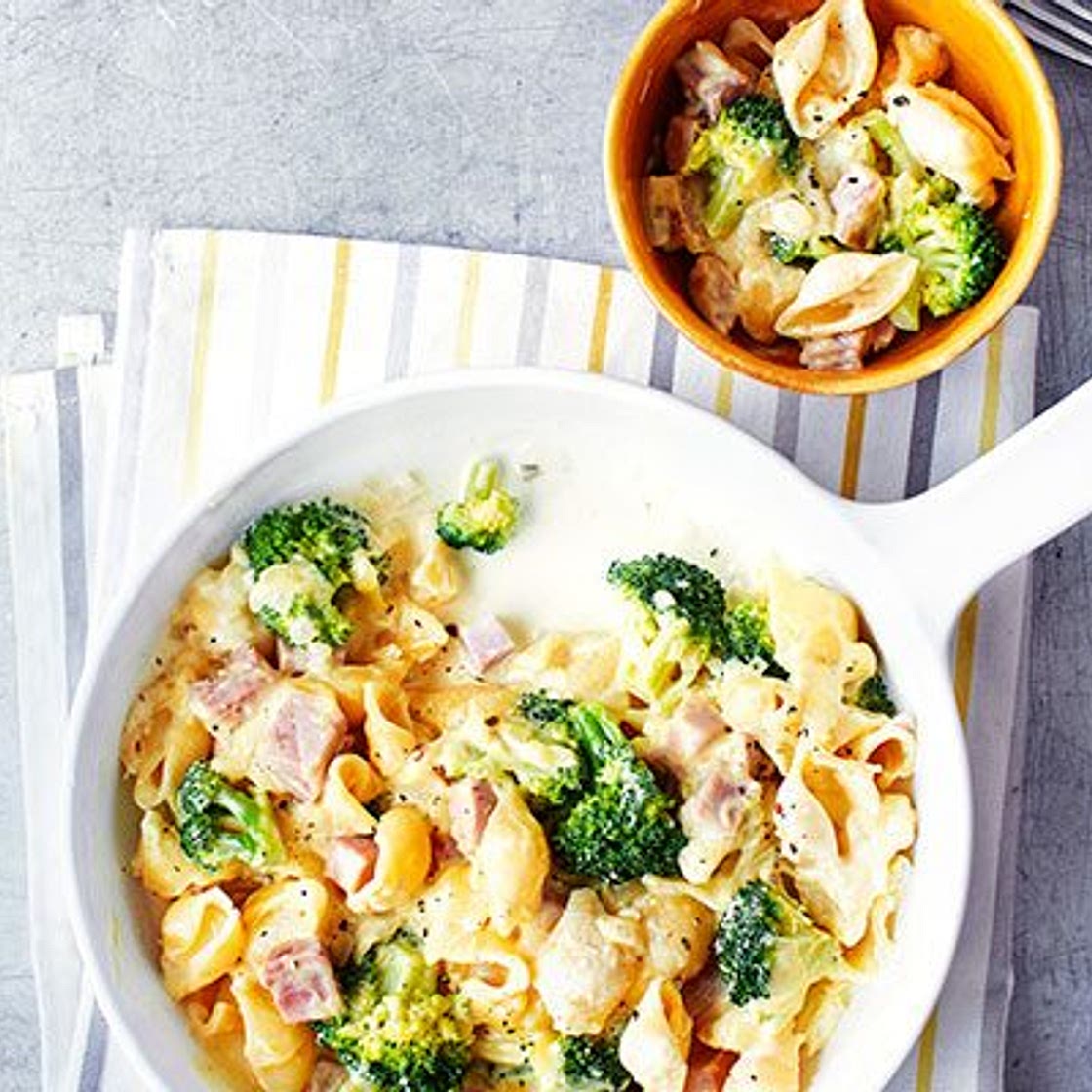 Cheesy ham & broccoli pasta