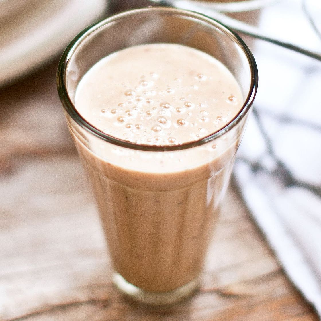 Peach, pear and fresh ginger smoothies