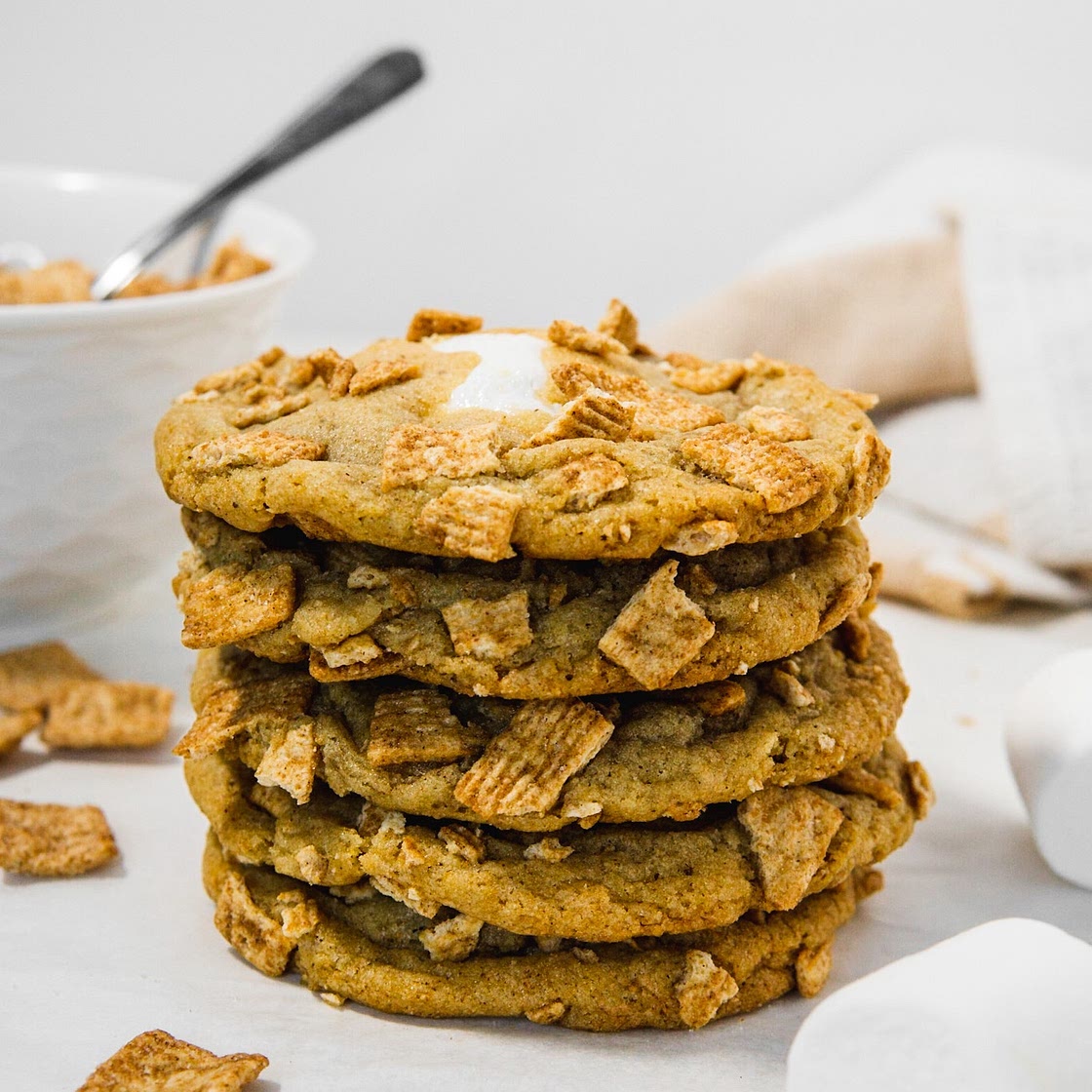 {Nostalgic} Cinnamon Toast Crunch Cookies with Hidden Marshmallow Filling