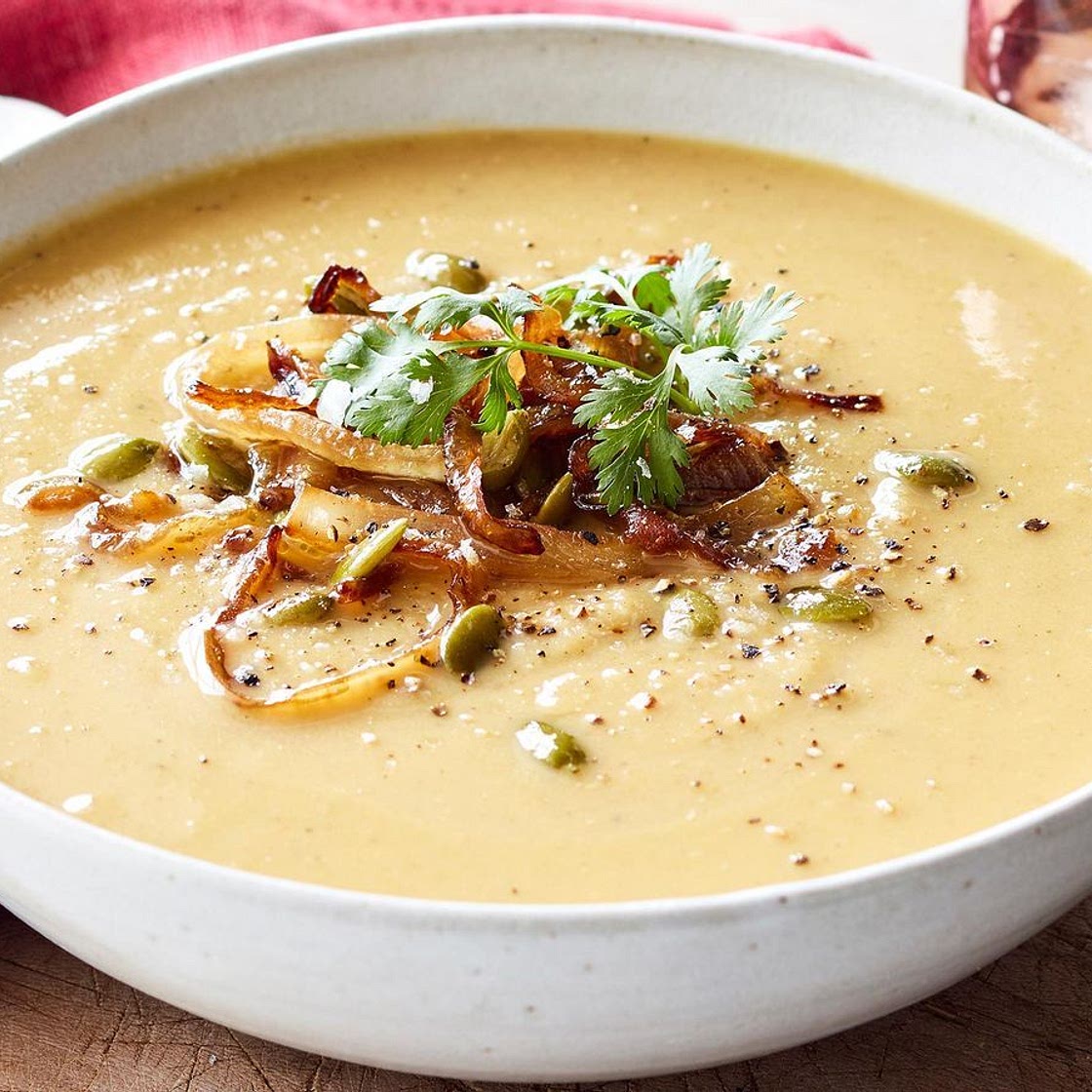 Red lentil soup with caramelised onion