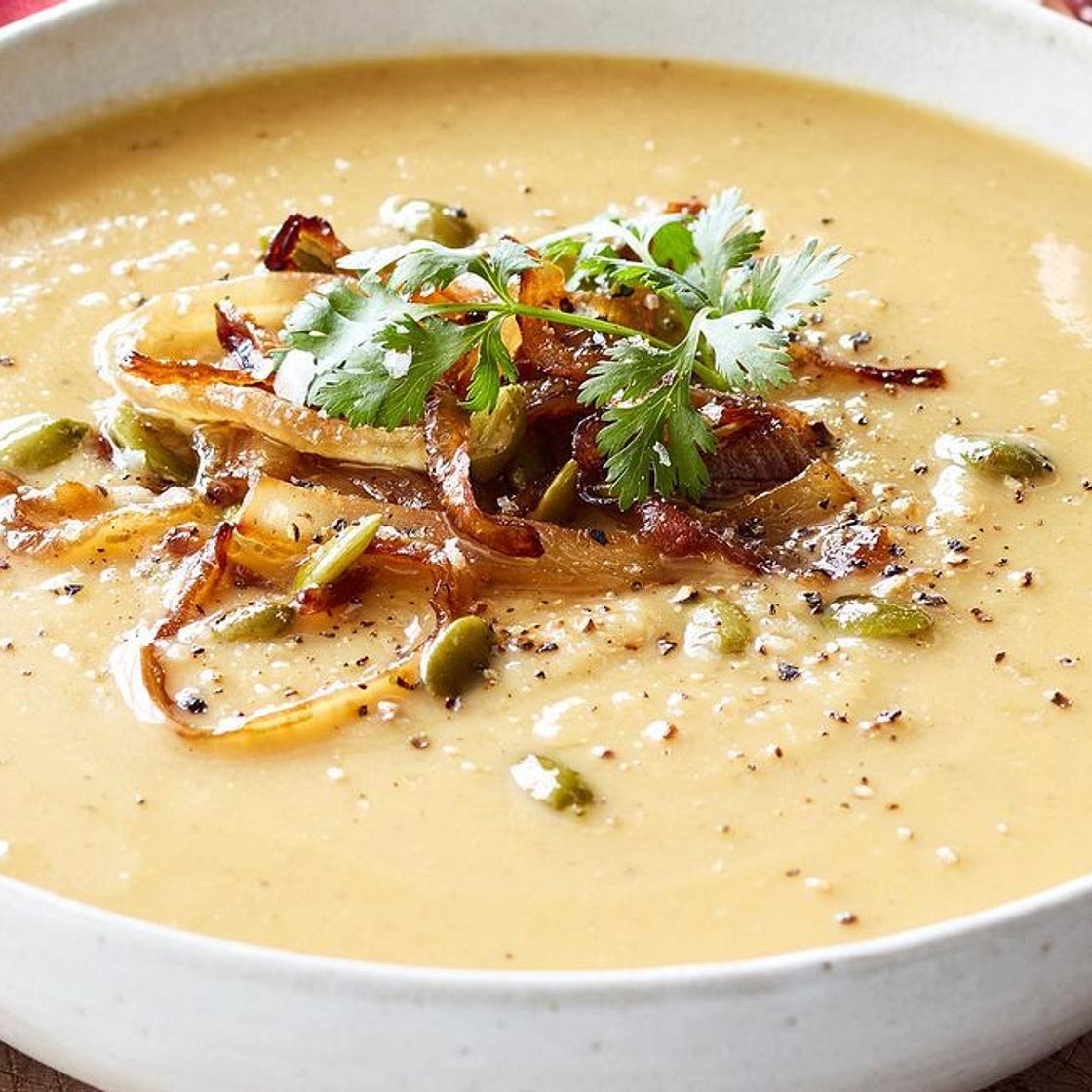 Red lentil soup with caramelised onion