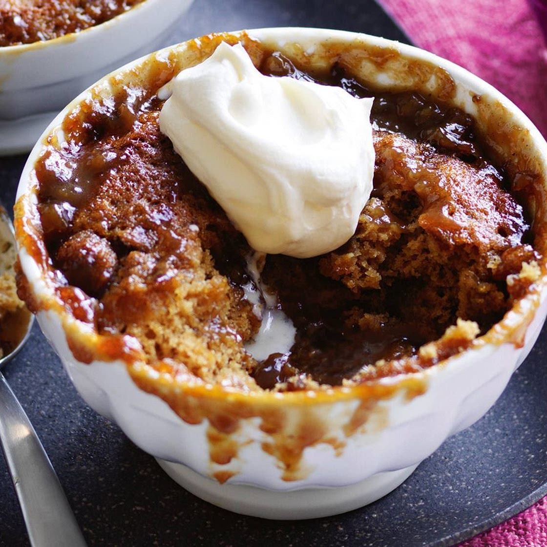 Sticky date self-saucing puddings