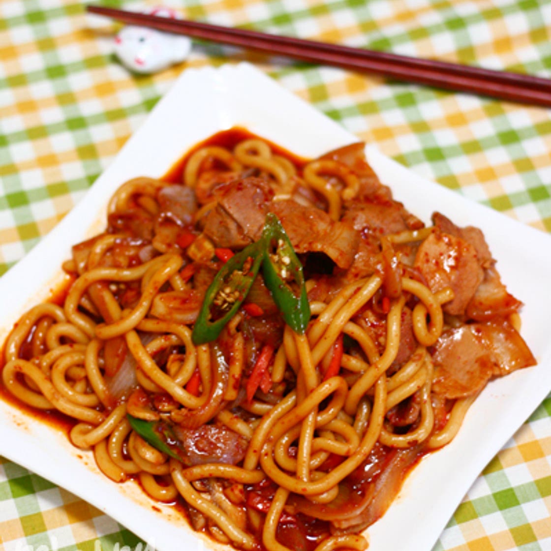 매운 돼지고기 볶음 우동