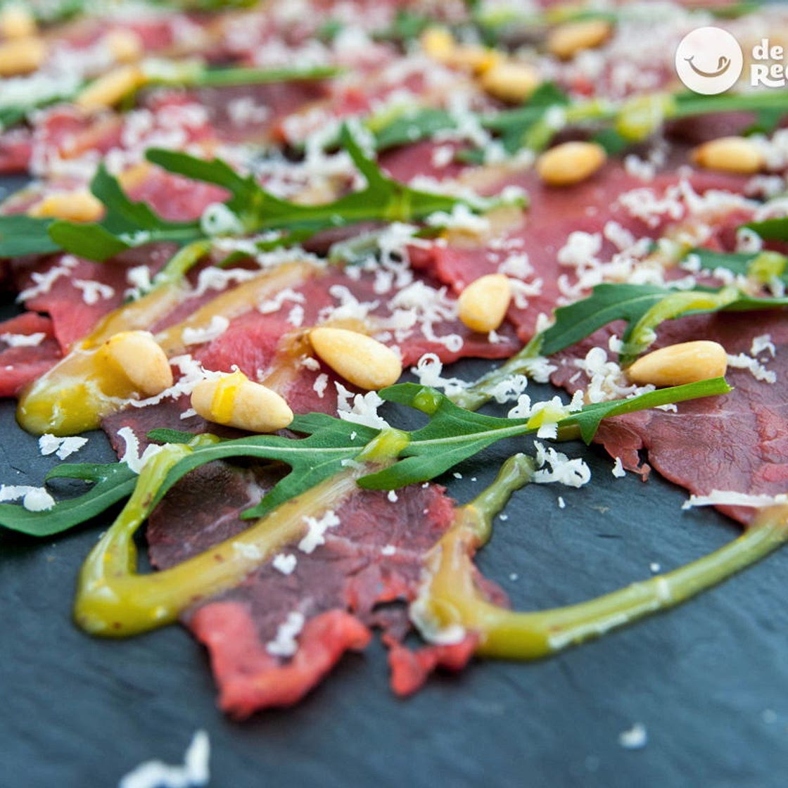Carpaccio de ternera con vinagreta de mostaza y miel