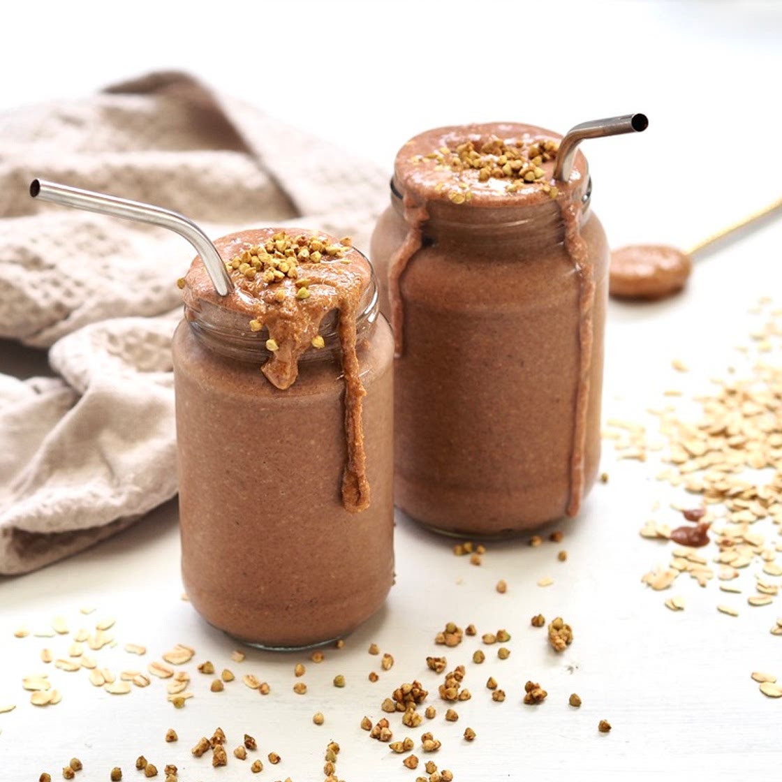 Chocolate Smoothie (that’ll actually keep you full)