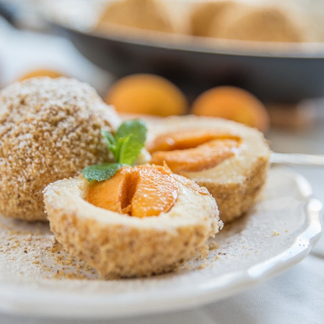 Topfenknödel mit Aprikosenfüllung