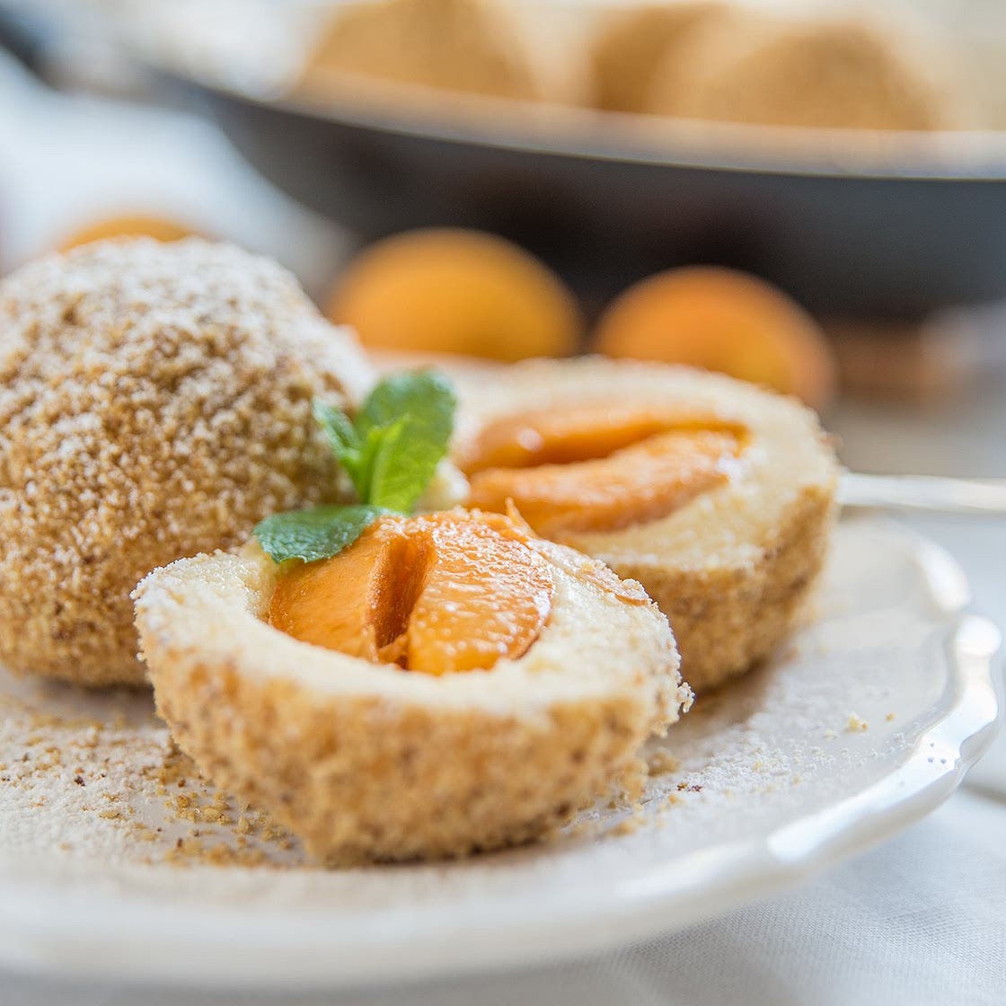 Topfenknödel mit Aprikosenfüllung
