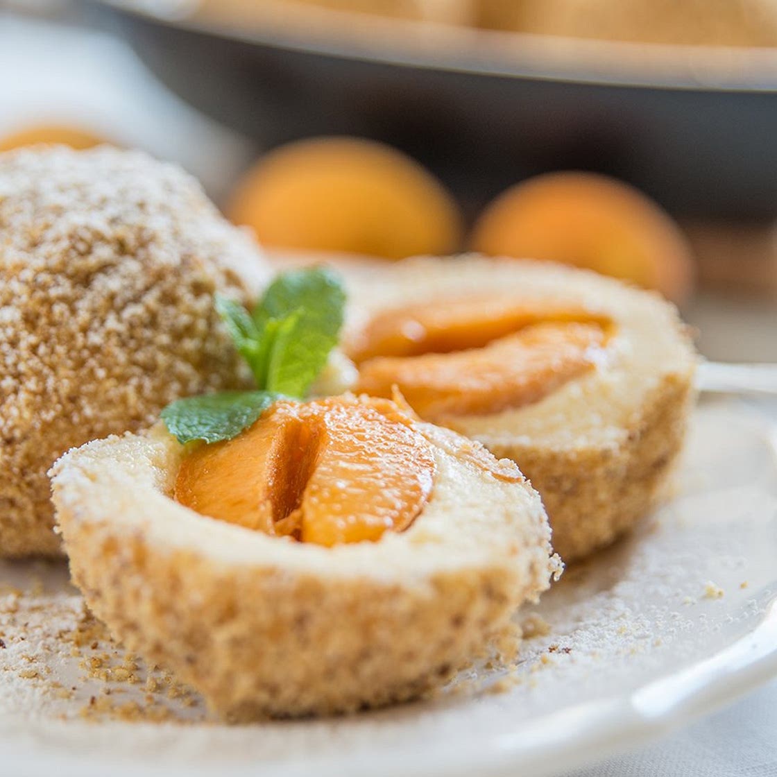 Topfenknödel mit Aprikosenfüllung