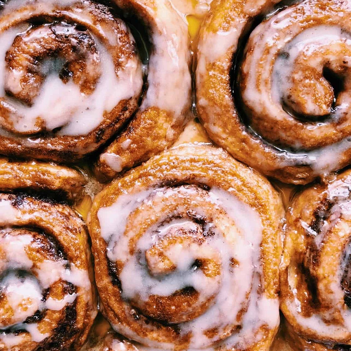 "Cinnabon" Style Chai Cinnamon Rolls