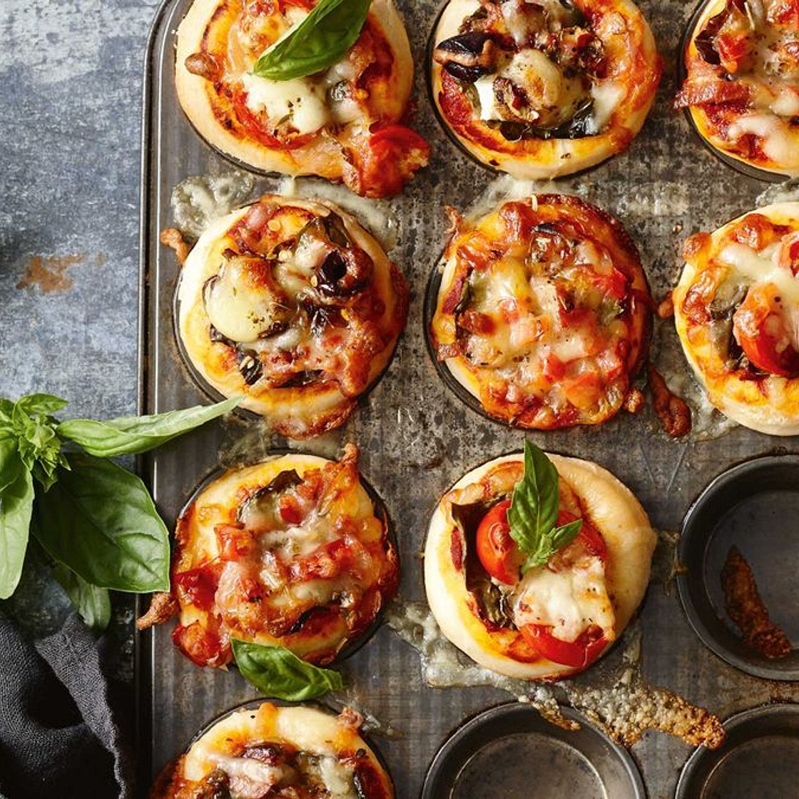 Quick and easy pizza muffins