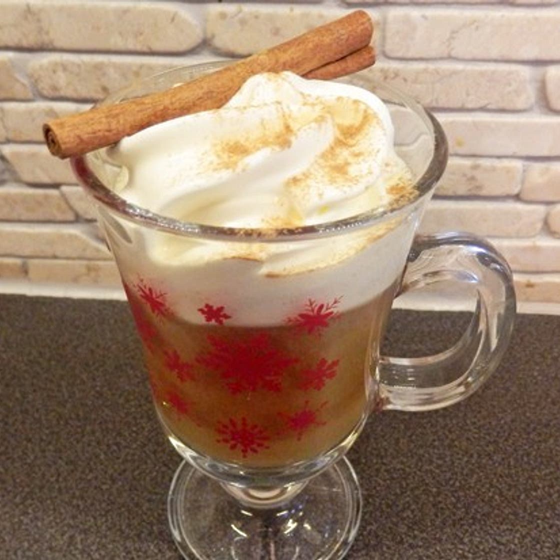 Kaffee mit Sahnelikör