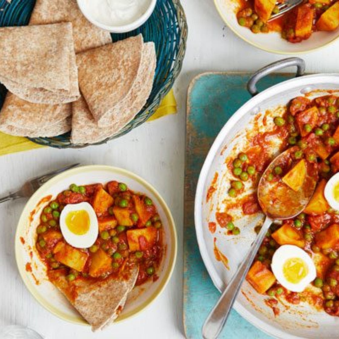 Potato, pea & egg curry rotis