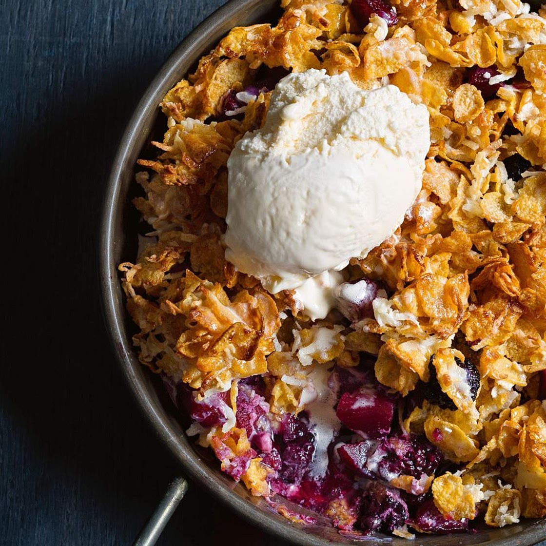 Apple and blackberry cornflake crumble