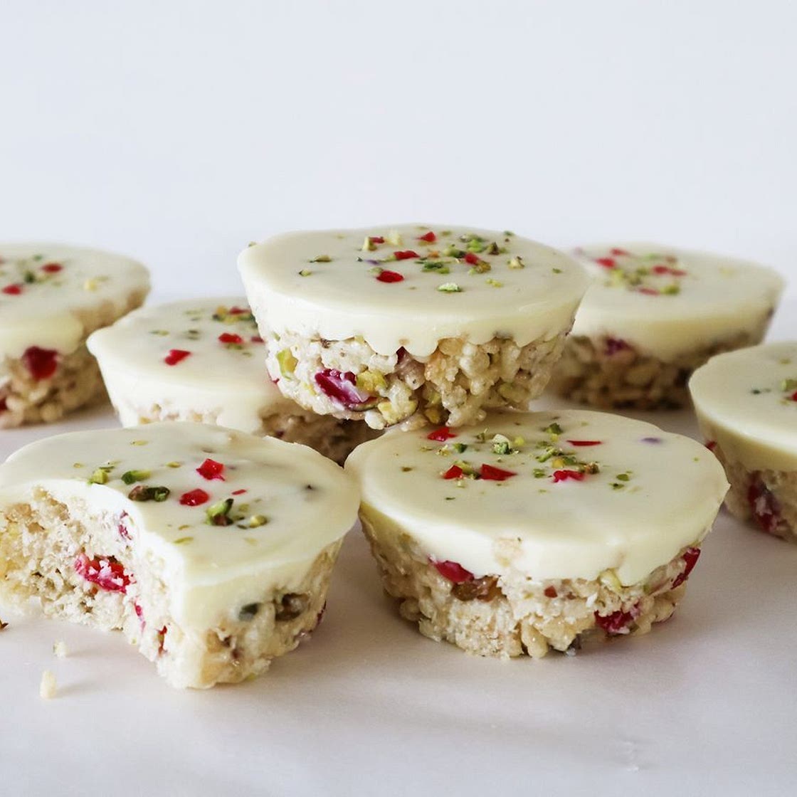 Muffin pan white Christmas crackles recipe