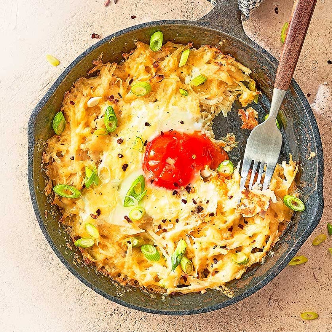 Cheesy skillet hash brown & eggs