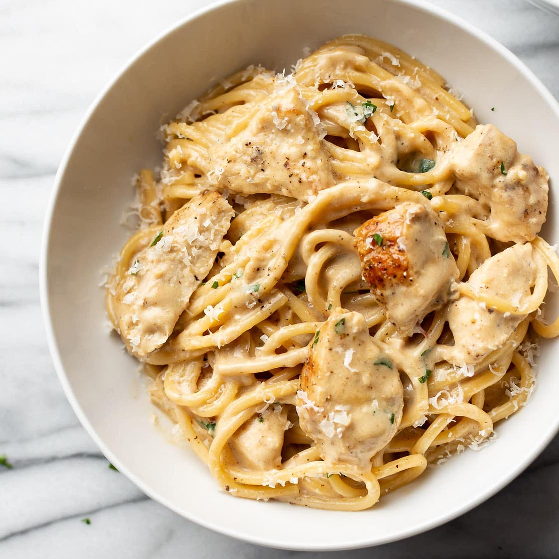 Easy Garlic Chicken Pasta