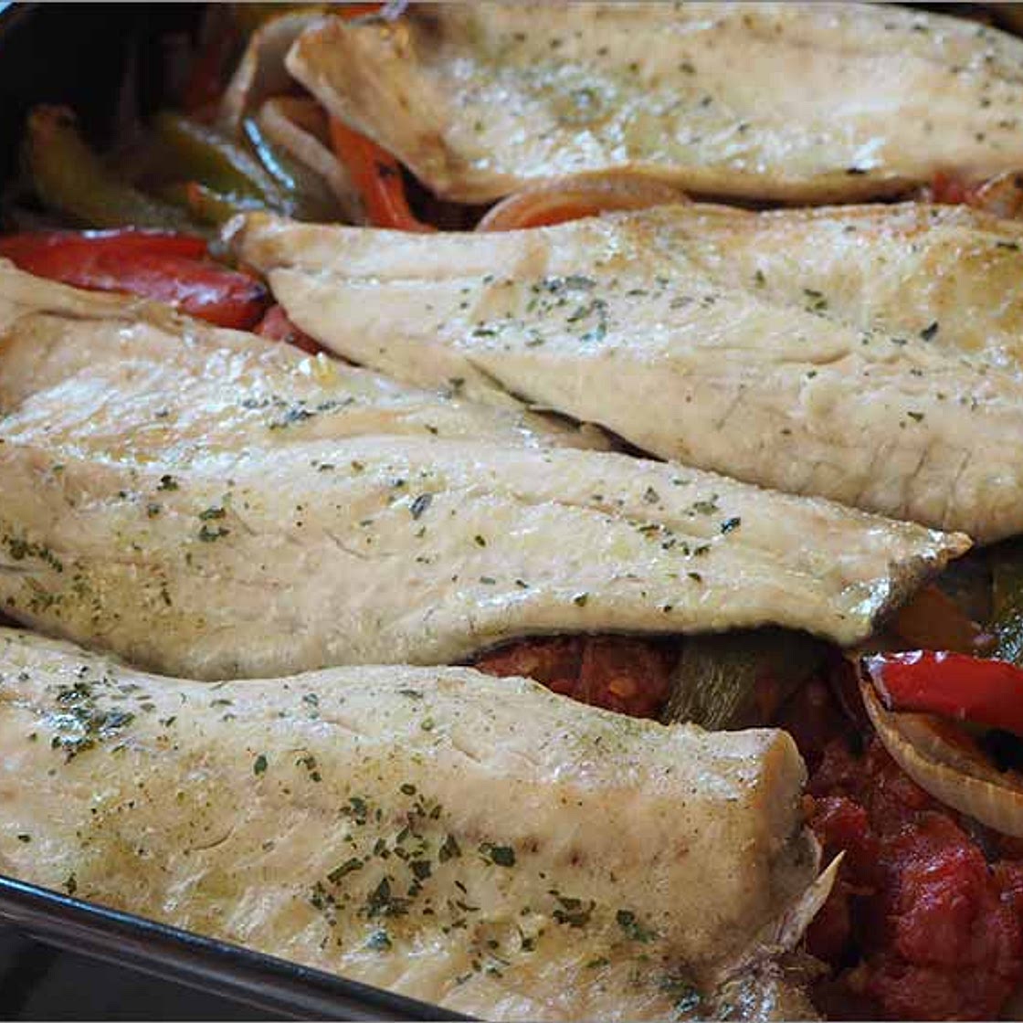 Lubina con verduras al horno