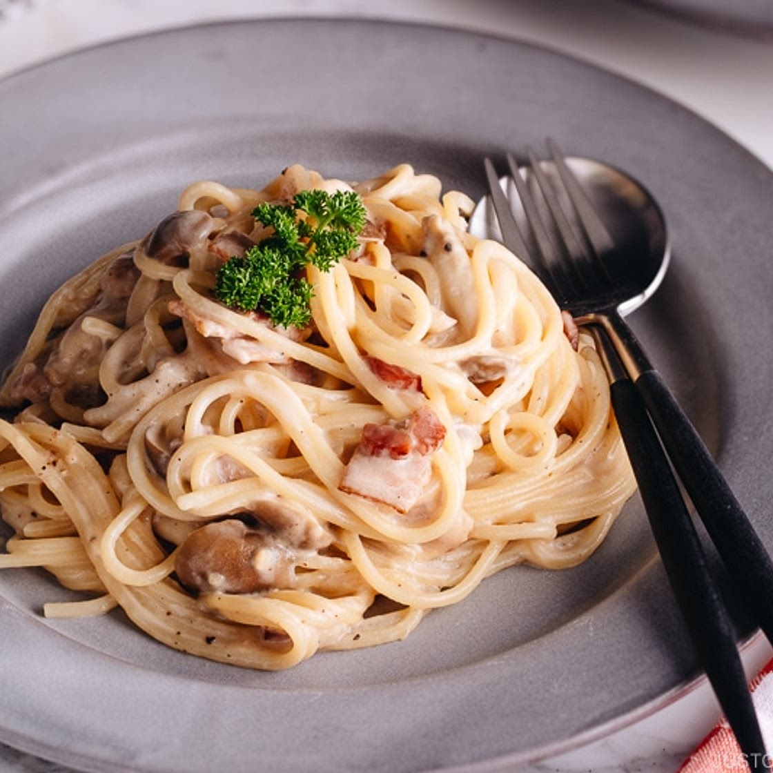 Creamy Mushroom and Bacon Pasta