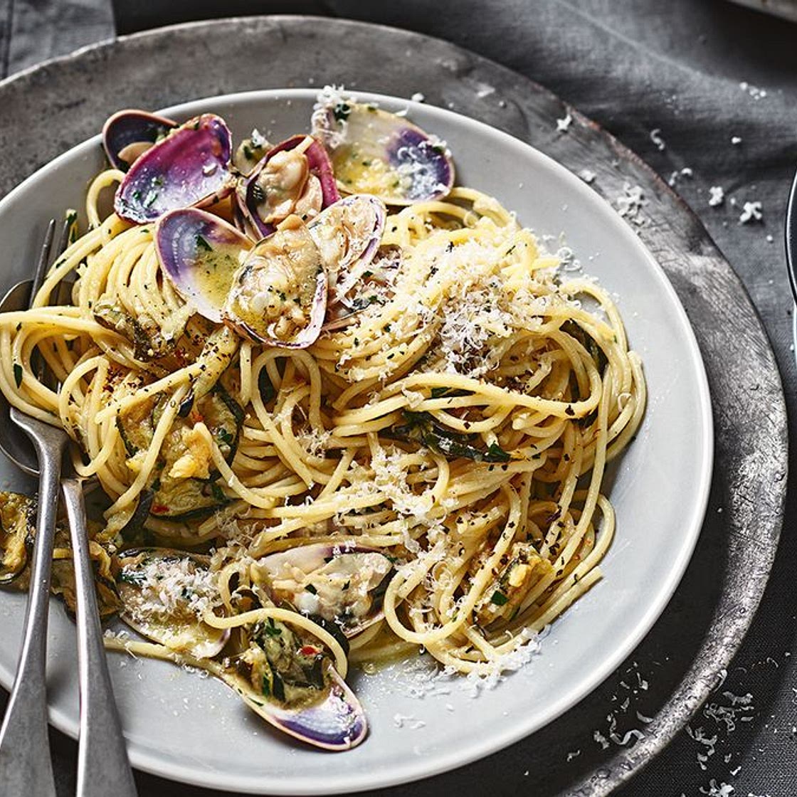 Zucchini, garlic and vongole spaghetti