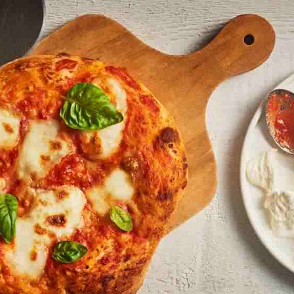 Italian Pizza with Mozzarella Fresca