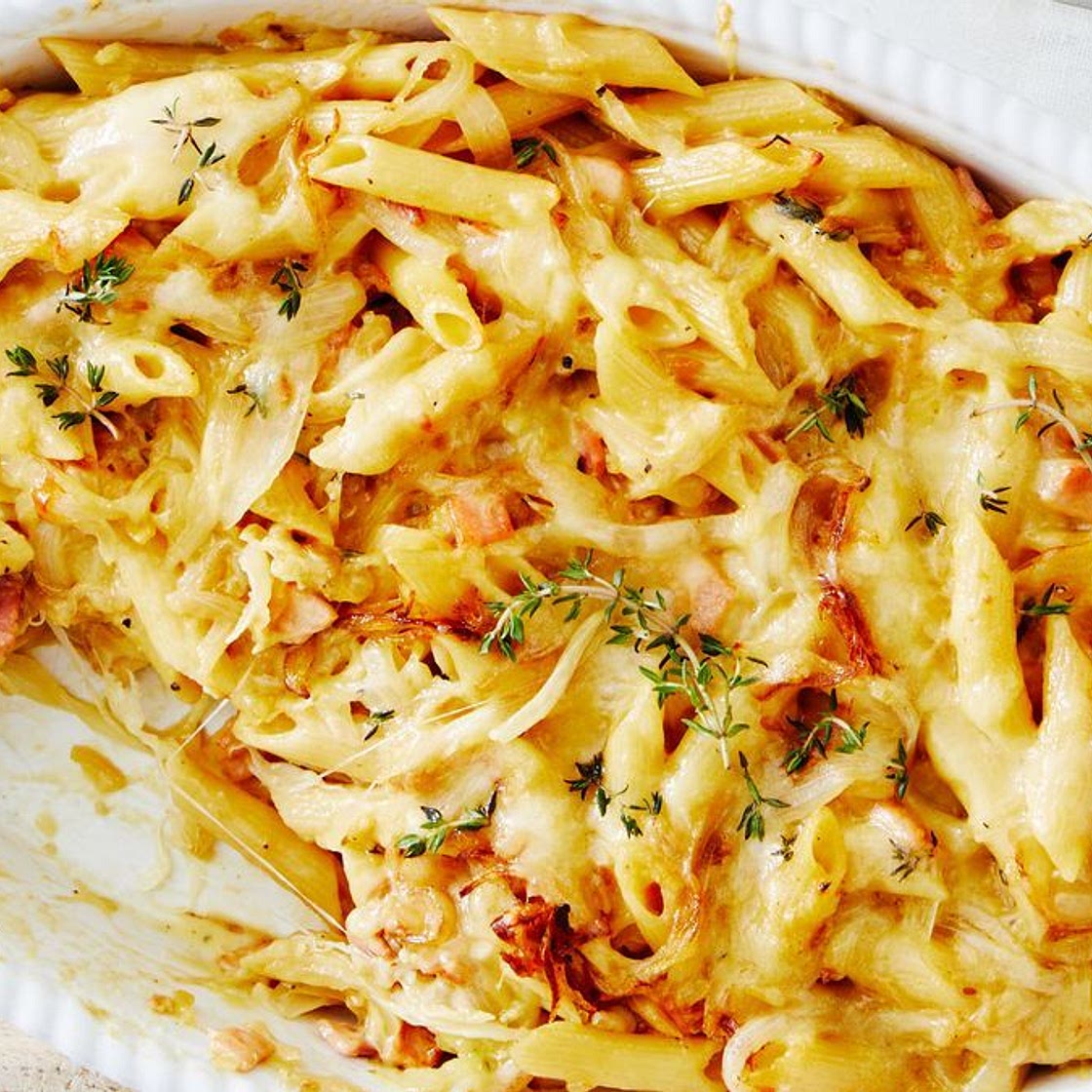 Cheesy French onion pasta bake recipe