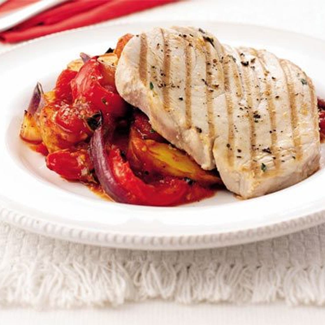 Tuna with peppery tomatoes & potatoes