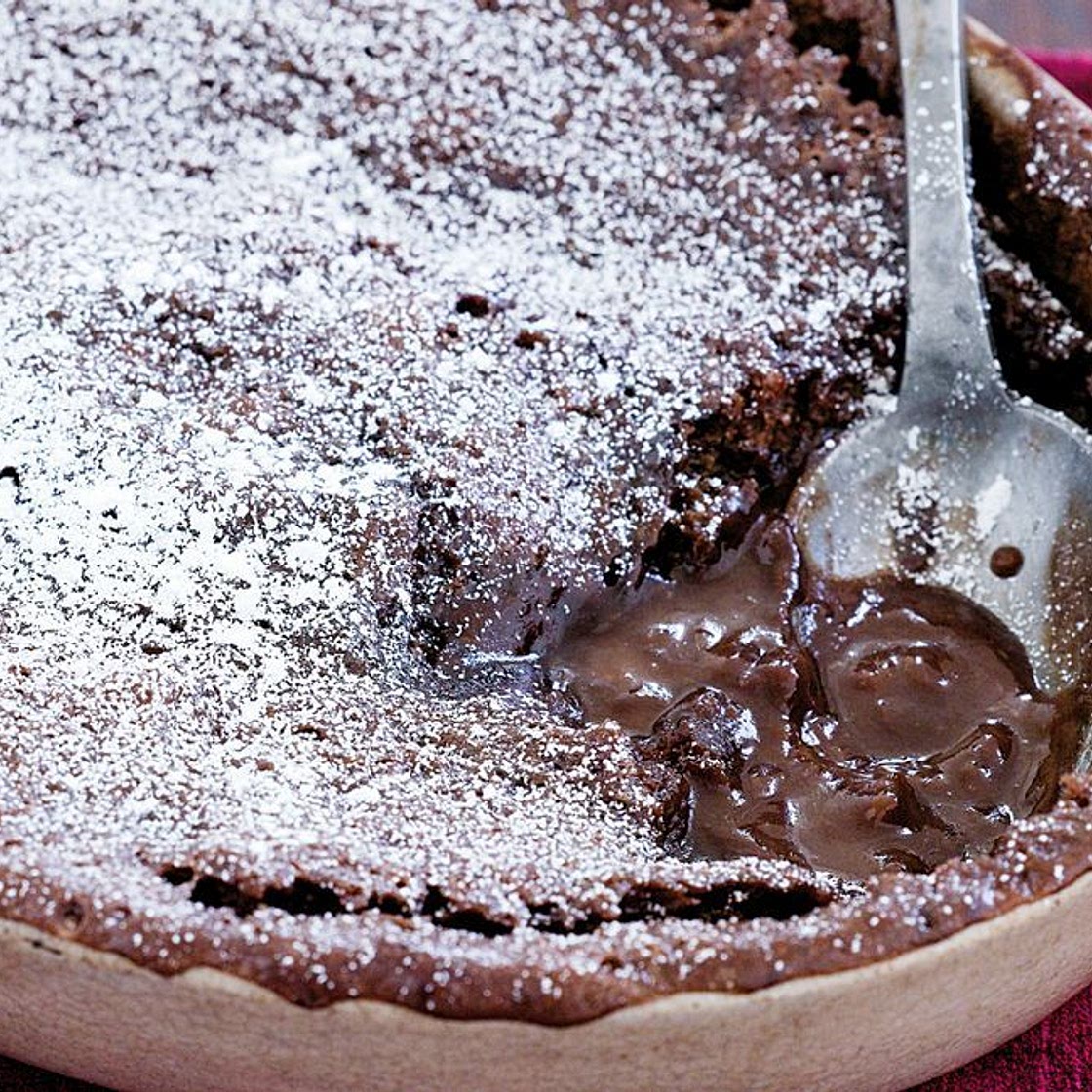 Microwave chocolate self-saucing pudding